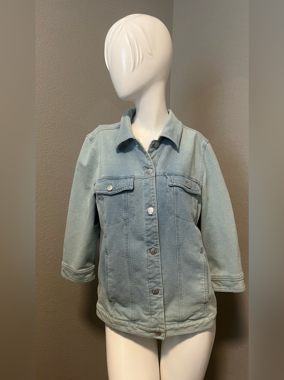 d&CO Women's Light  Blue  Button-Front  Denim Jacket Size M